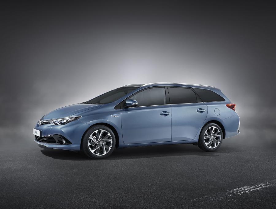  Toyota Auris Touring Sports Hybrid 2015 года  (фото 3 из 9)